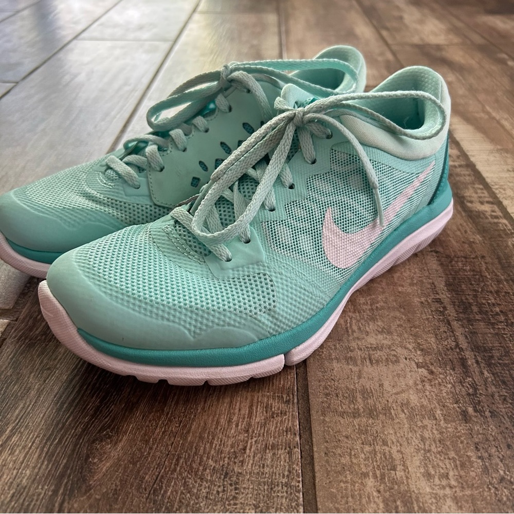 Nike Tennis Shoes